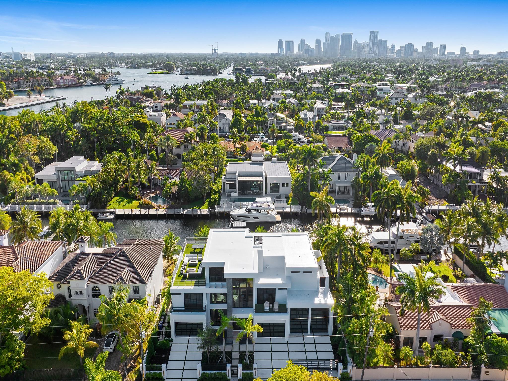 725 Poinciana Dr Fort Lauderdale, FL 33301 725 Poinciana Dr Fort Lauderdale, FL 33301