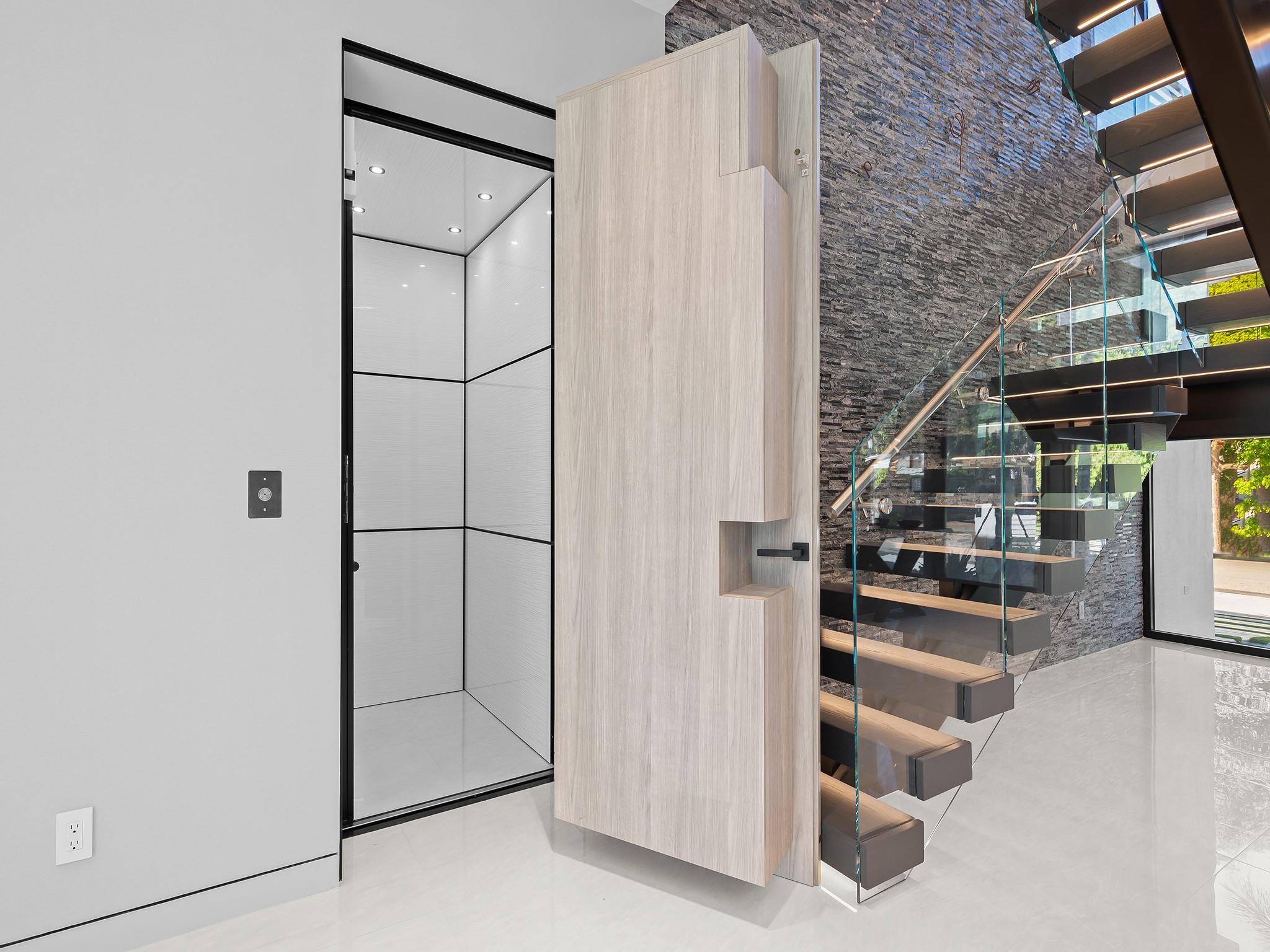 725 Poinciana Dr Fort Lauderdale, FL 33301 725 Poinciana Dr Fort Lauderdale, FL 33301