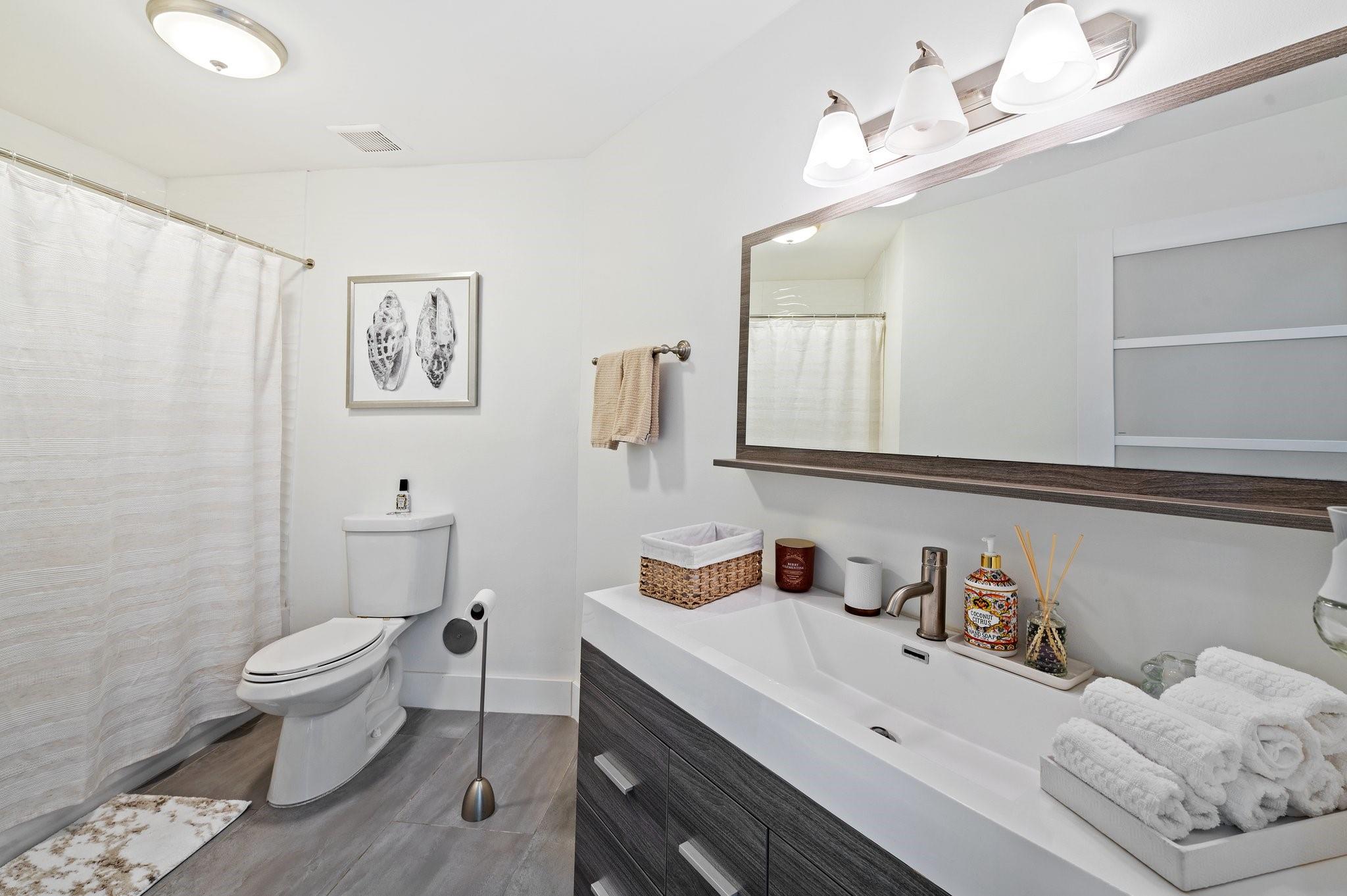 8340 NW 167th Ter Miami Lakes, FL 33016