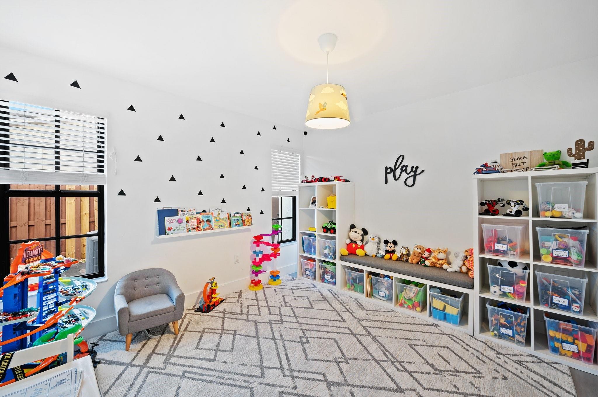 8340 NW 167th Ter Miami Lakes, FL 33016