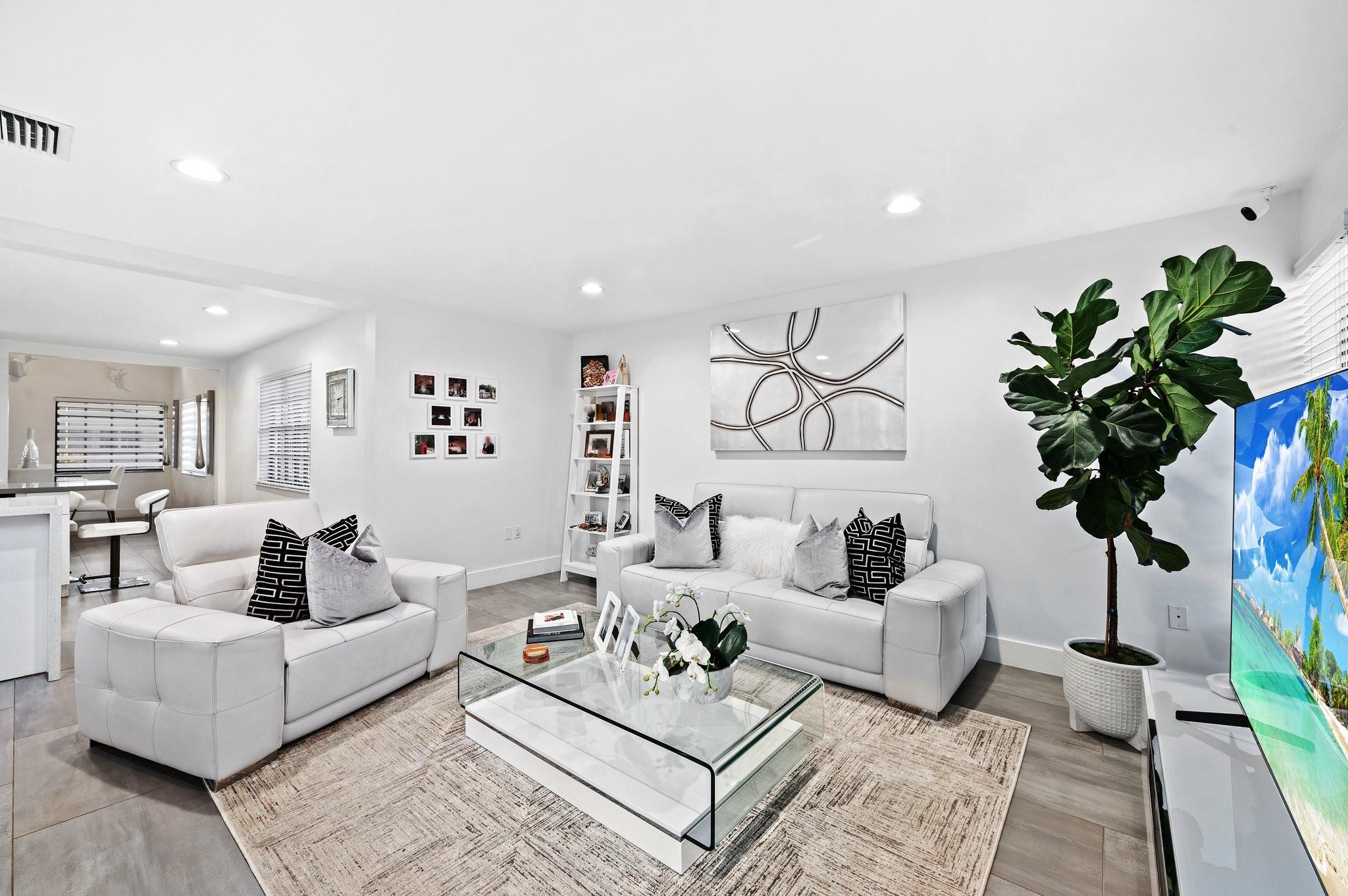 8340 NW 167th Ter Miami Lakes, FL 33016