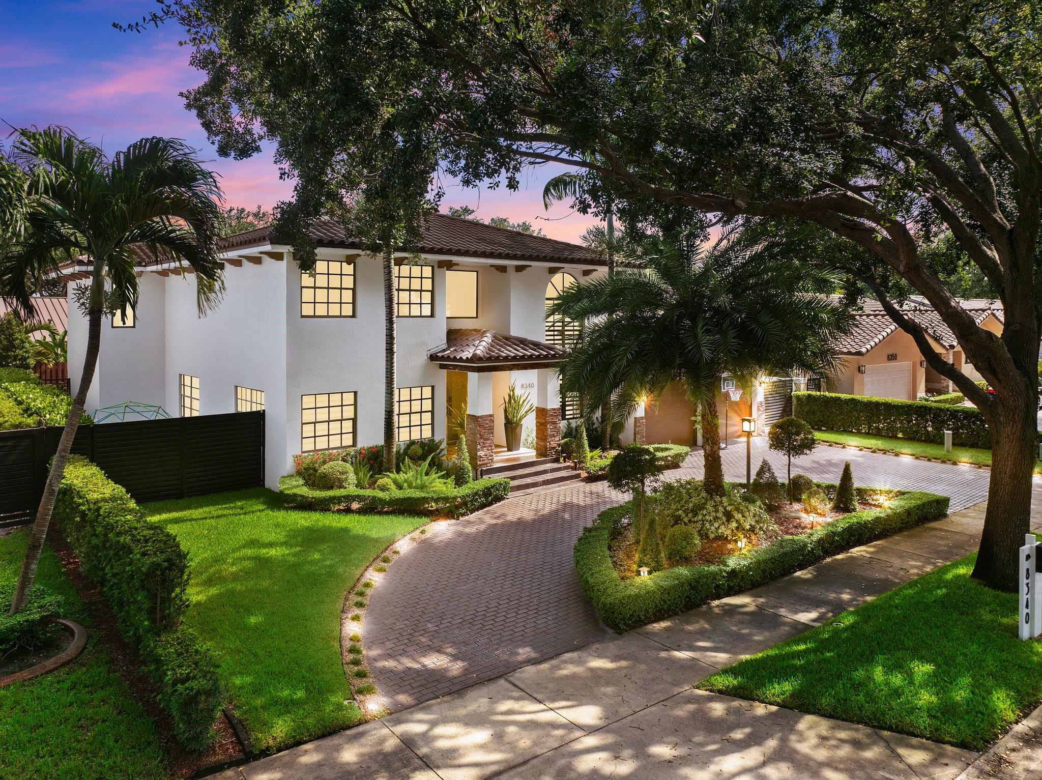 8340 NW 167th Ter Miami Lakes, FL 33016