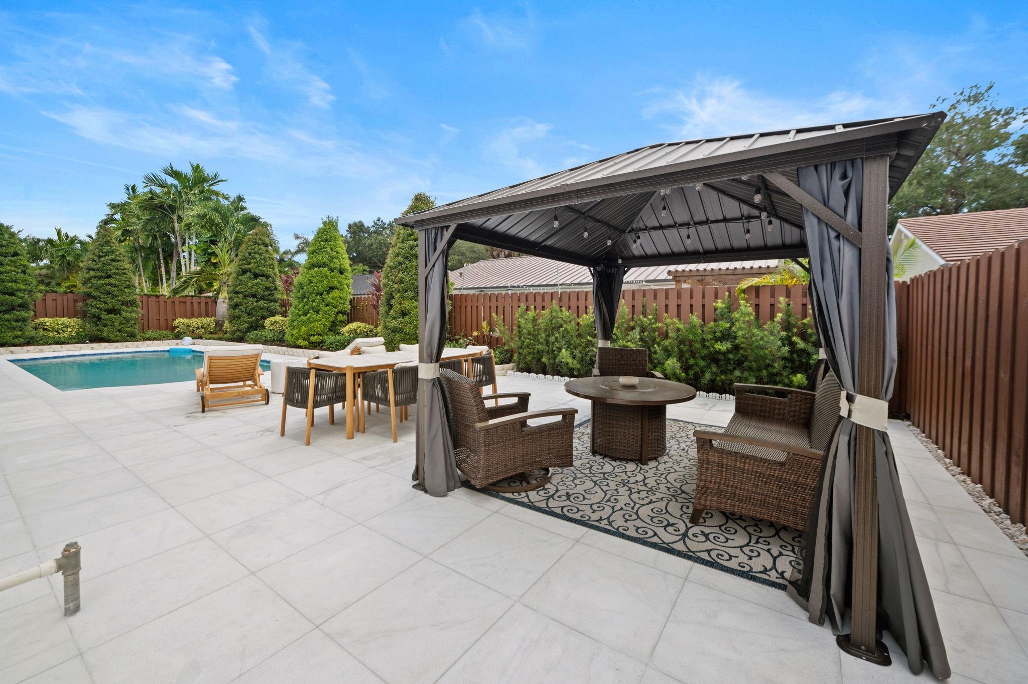 8340 NW 167th Ter Miami Lakes, FL 33016