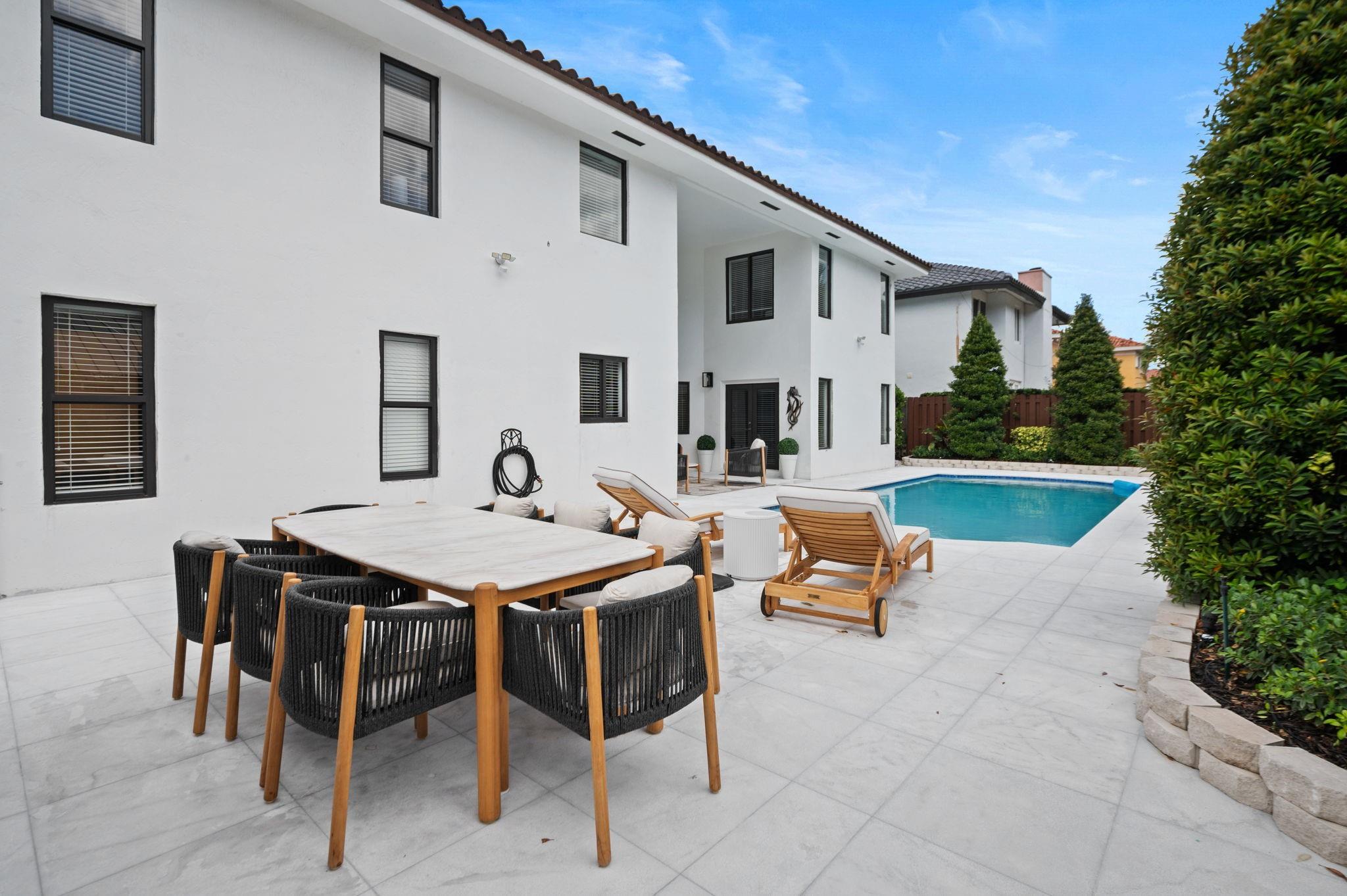 8340 NW 167th Ter Miami Lakes, FL 33016