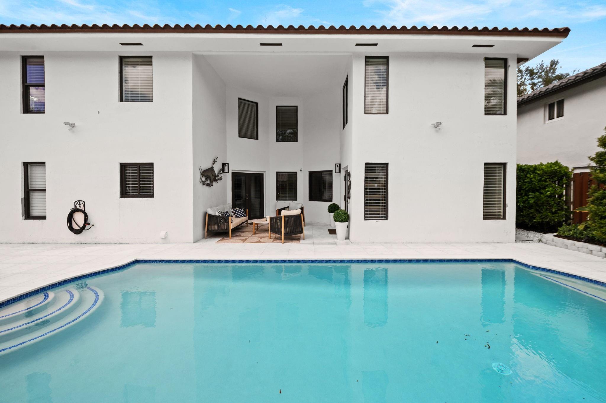 8340 NW 167th Ter Miami Lakes, FL 33016