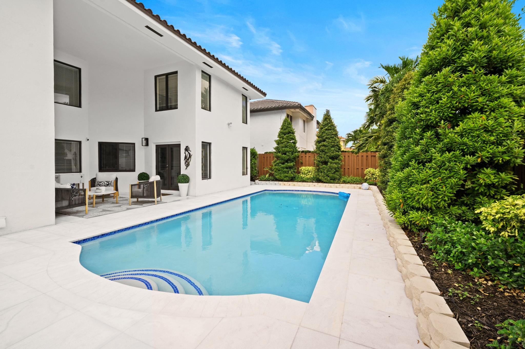 8340 NW 167th Ter Miami Lakes, FL 33016