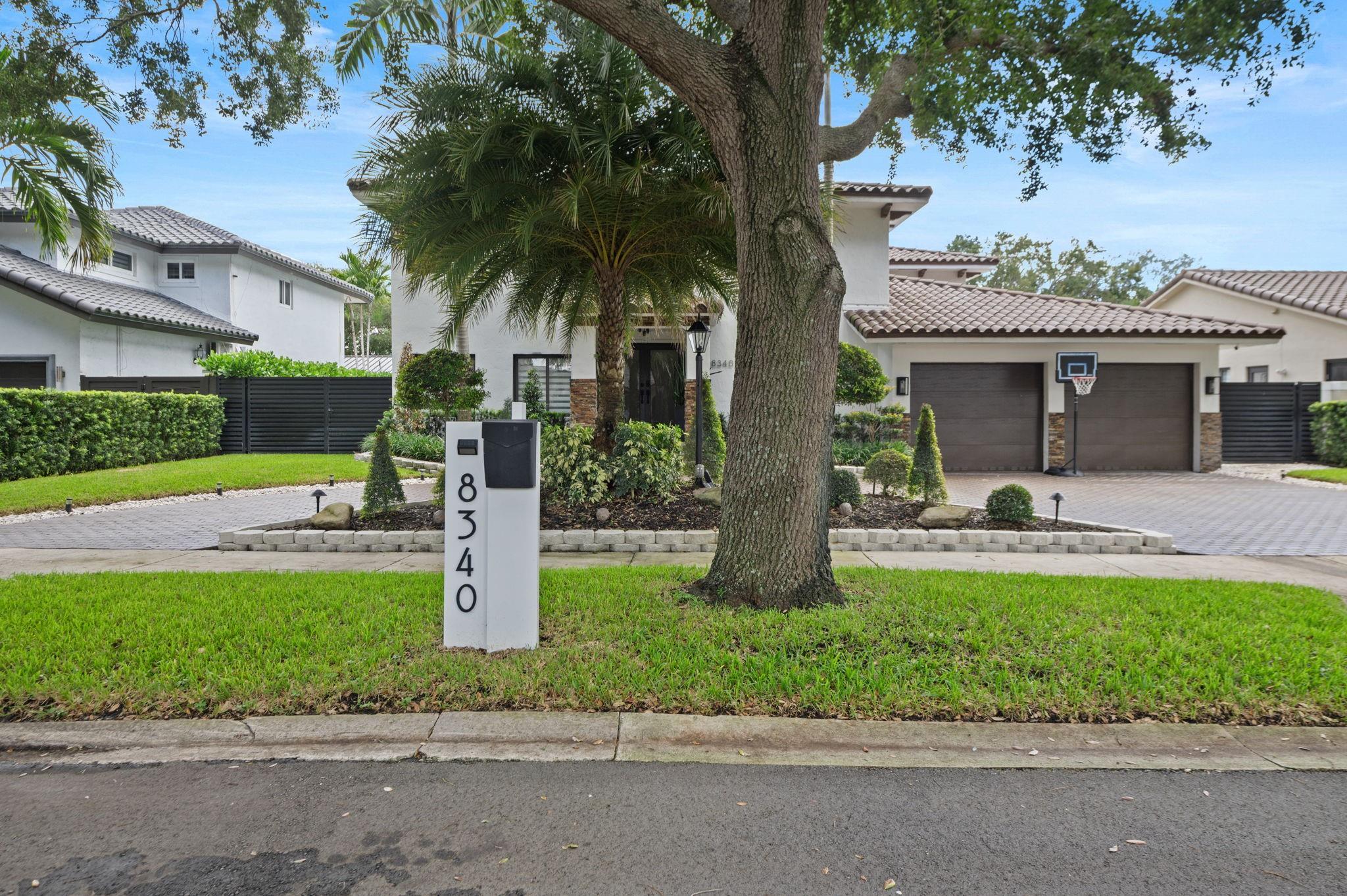 8340 NW 167th Ter Miami Lakes, FL 33016