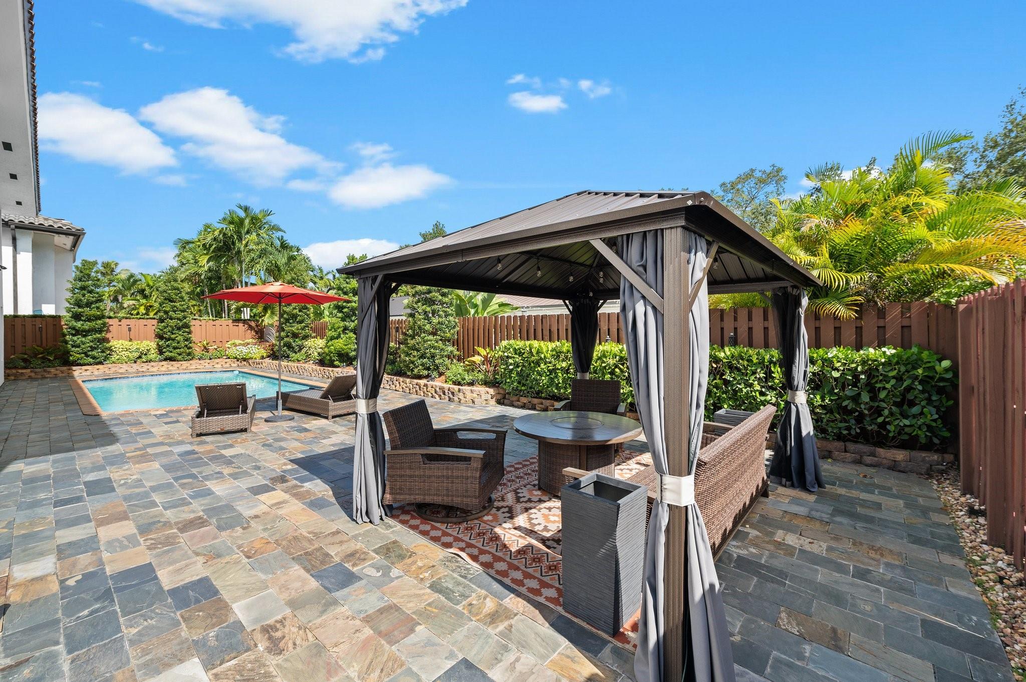 8340 NW 167th Ter Miami Lakes, FL 33016