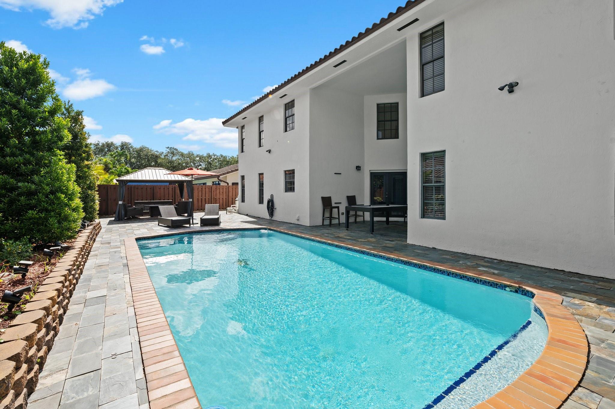 8340 NW 167th Ter Miami Lakes, FL 33016