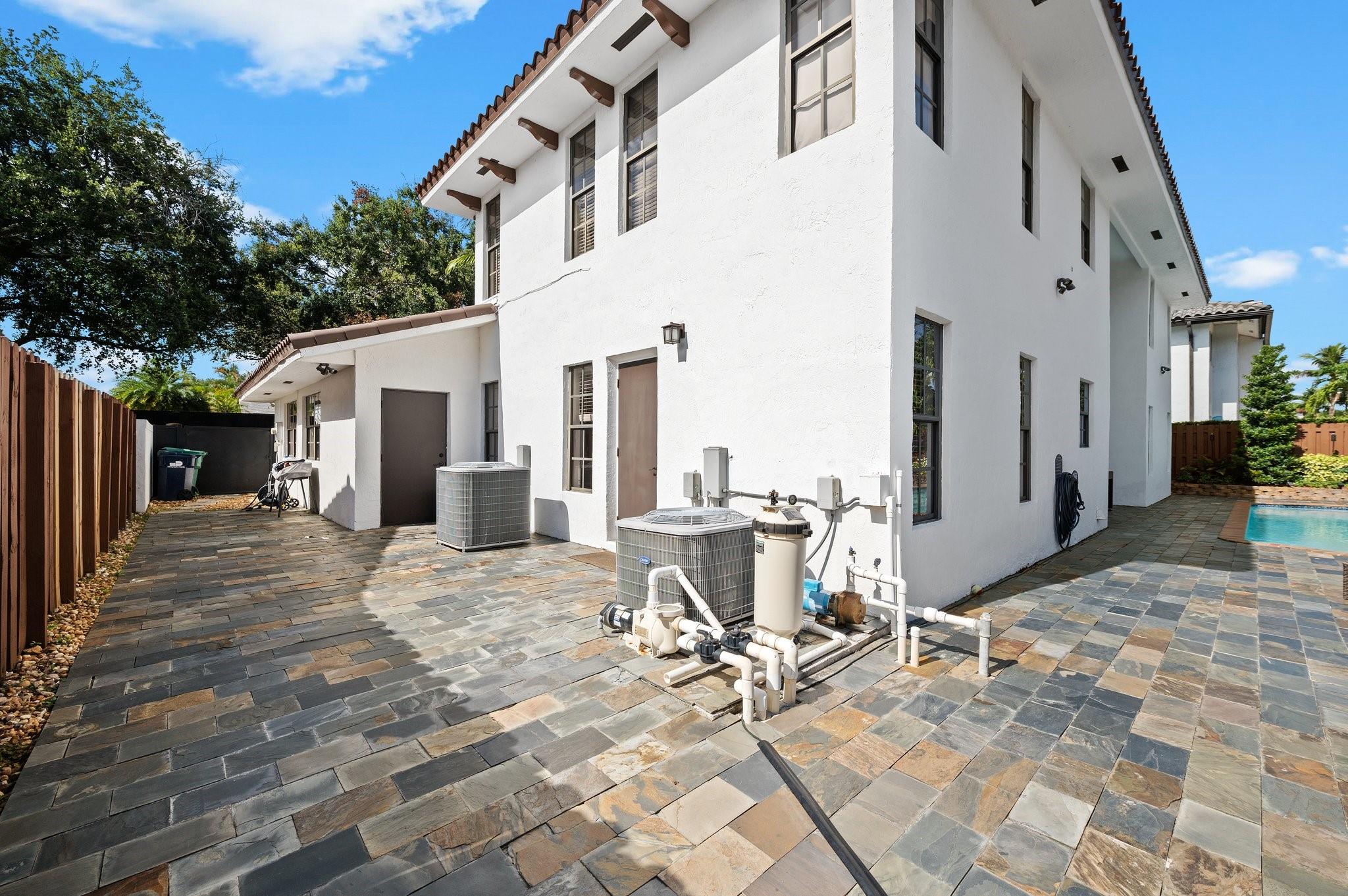 8340 NW 167th Ter Miami Lakes, FL 33016