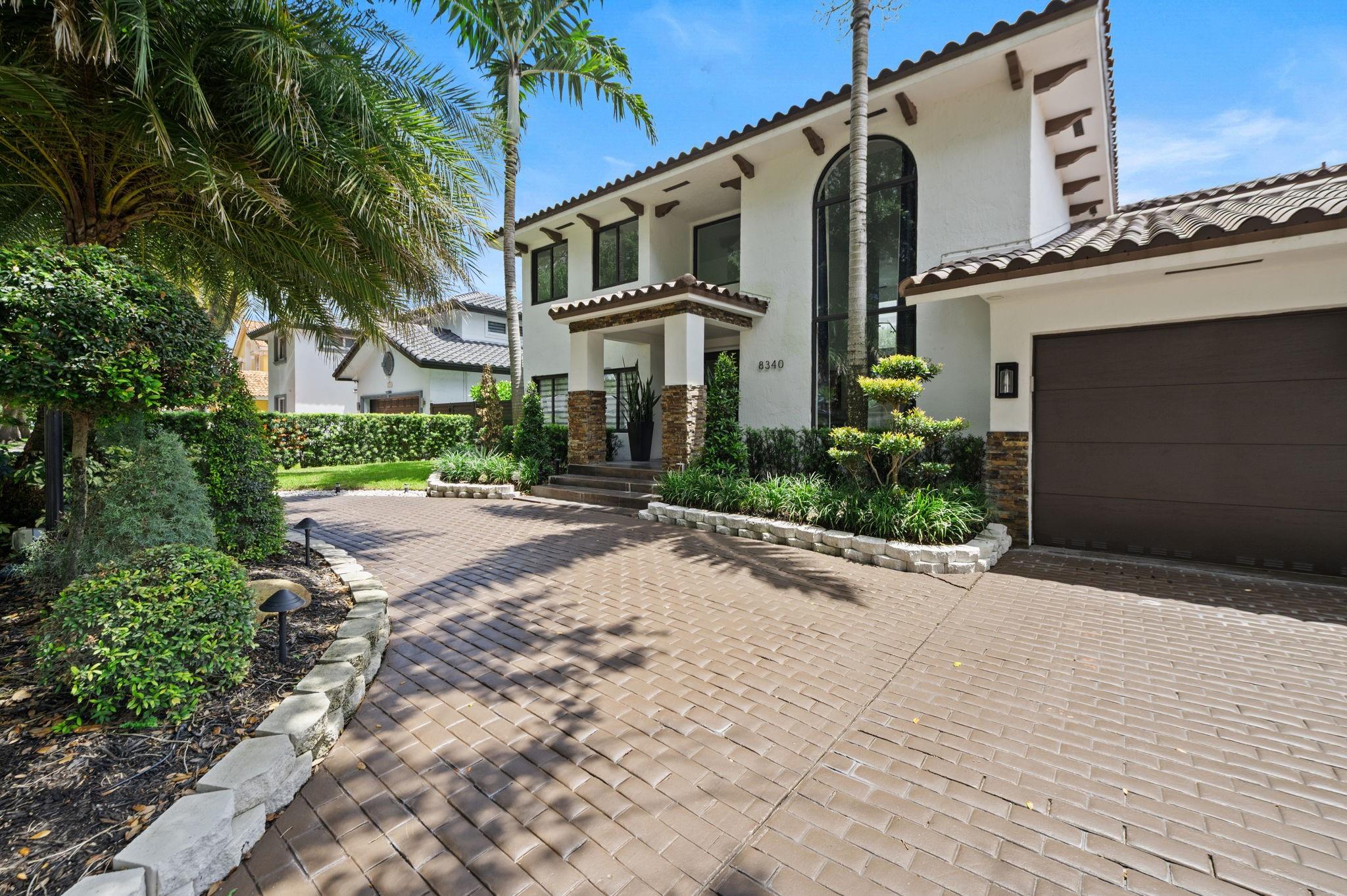 8340 NW 167th Ter Miami Lakes, FL 33016