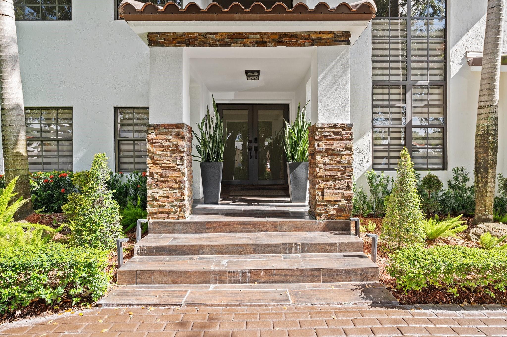 8340 NW 167th Ter Miami Lakes, FL 33016