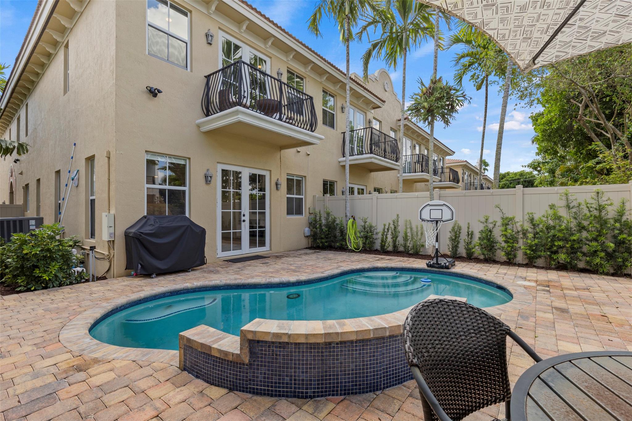 1121 NE 14th Ave Fort Lauderdale, FL 33304