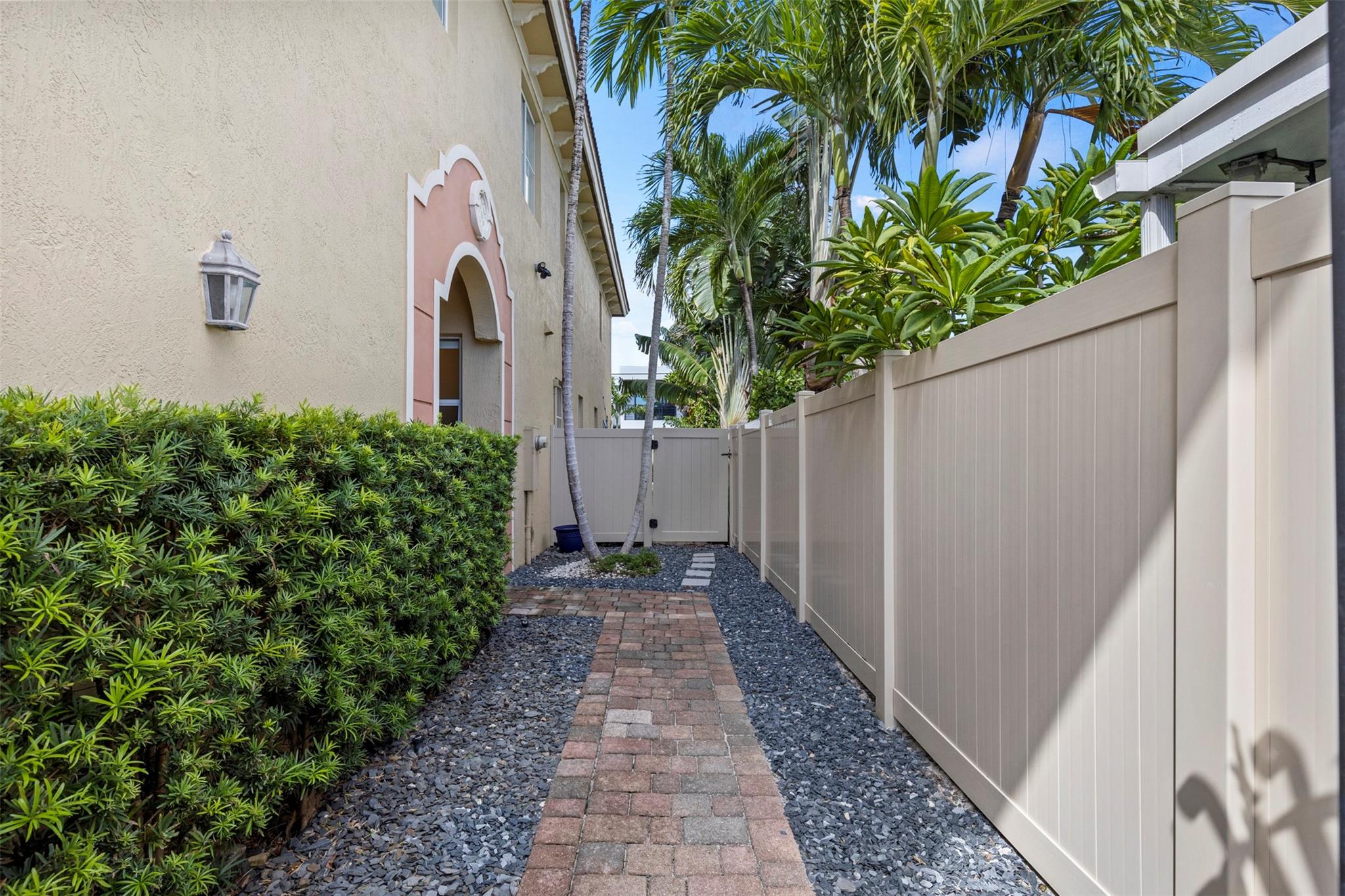 1121 NE 14th Ave Fort Lauderdale, FL 33304