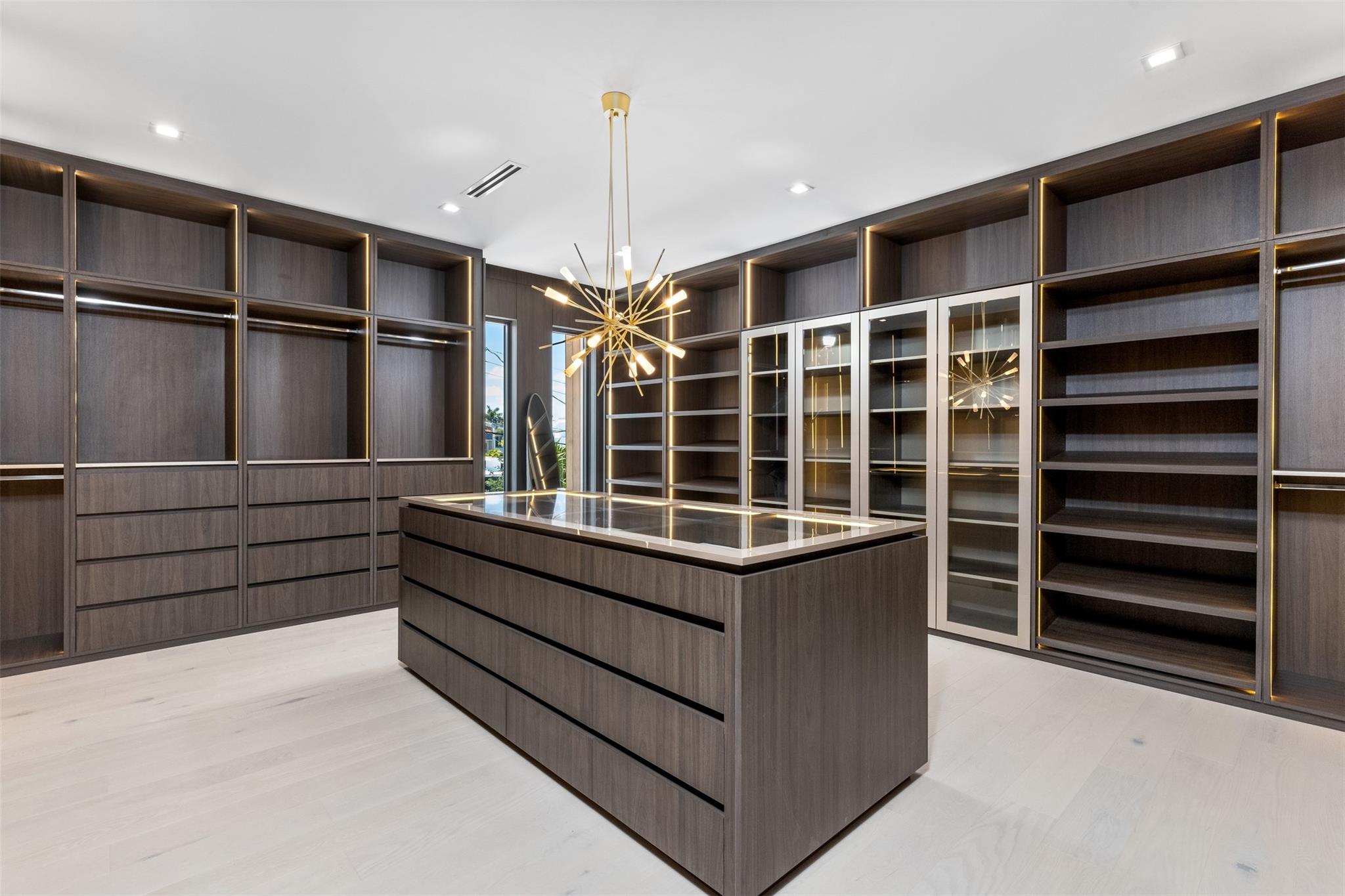 2733 NE 16th St Fort Lauderdale, FL 33304