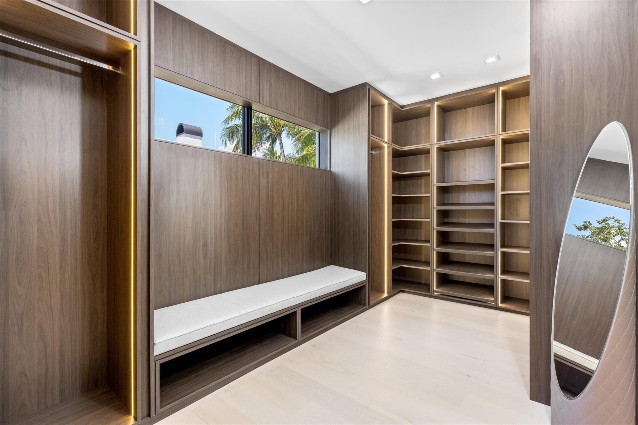 2733 NE 16th St Fort Lauderdale, FL 33304