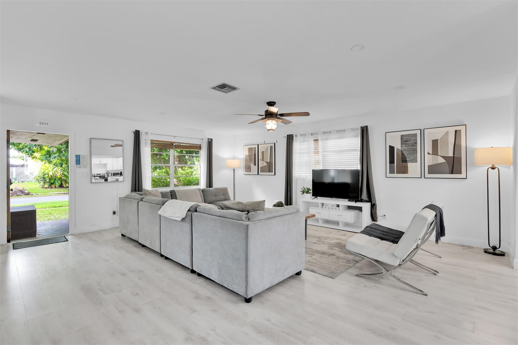 214 SE 6th St Dania Beach, FL 33004