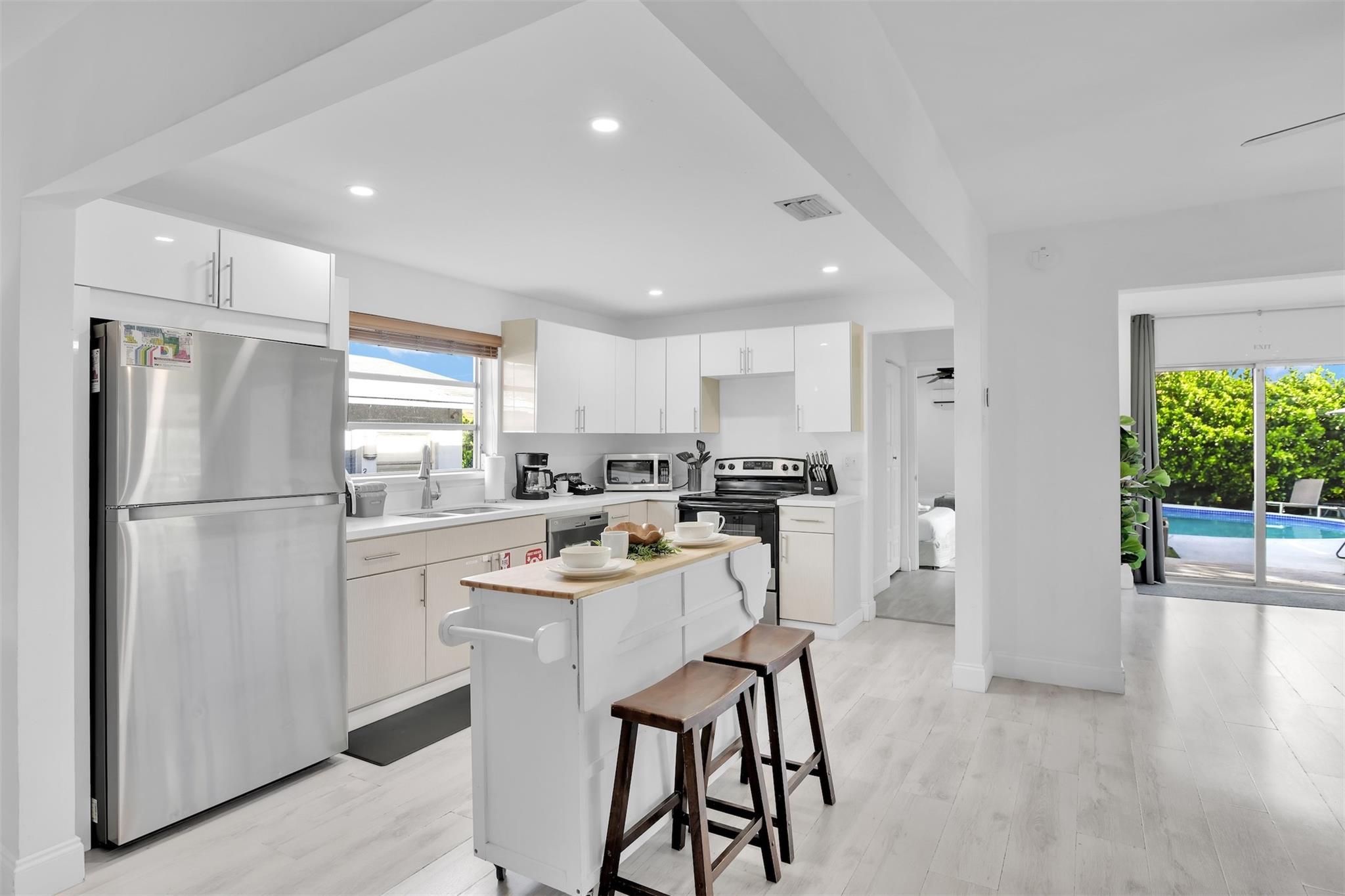 214 SE 6th St Dania Beach, FL 33004