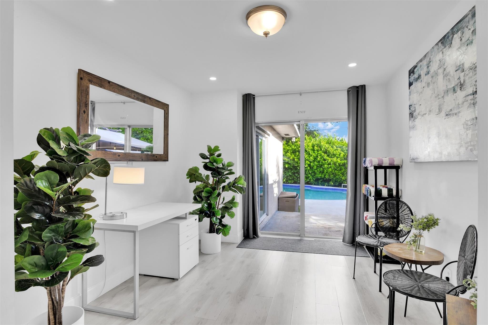 214 SE 6th St Dania Beach, FL 33004