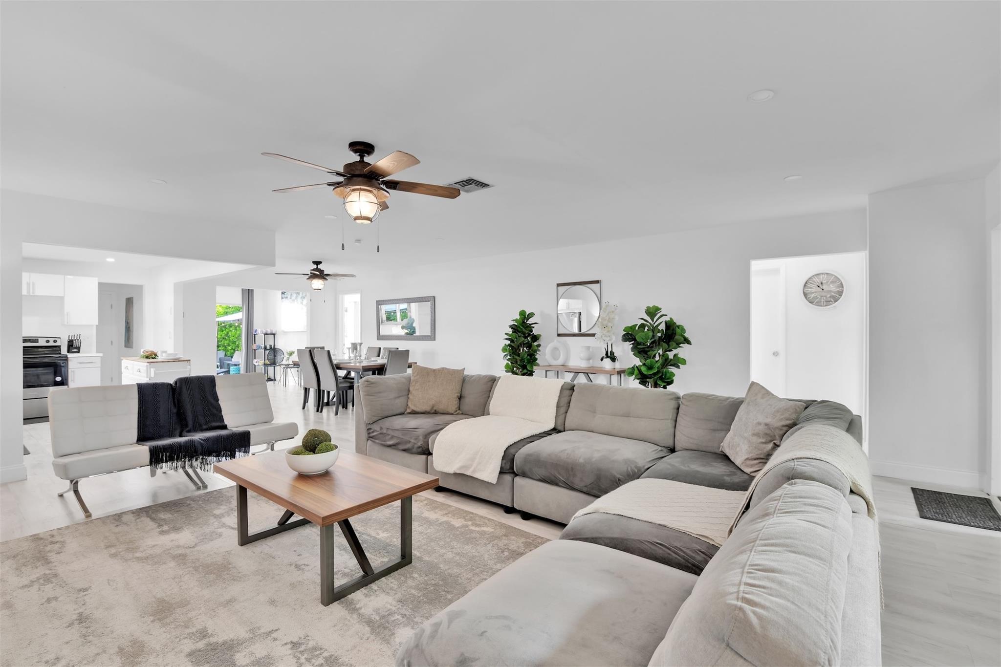 214 SE 6th St Dania Beach, FL 33004