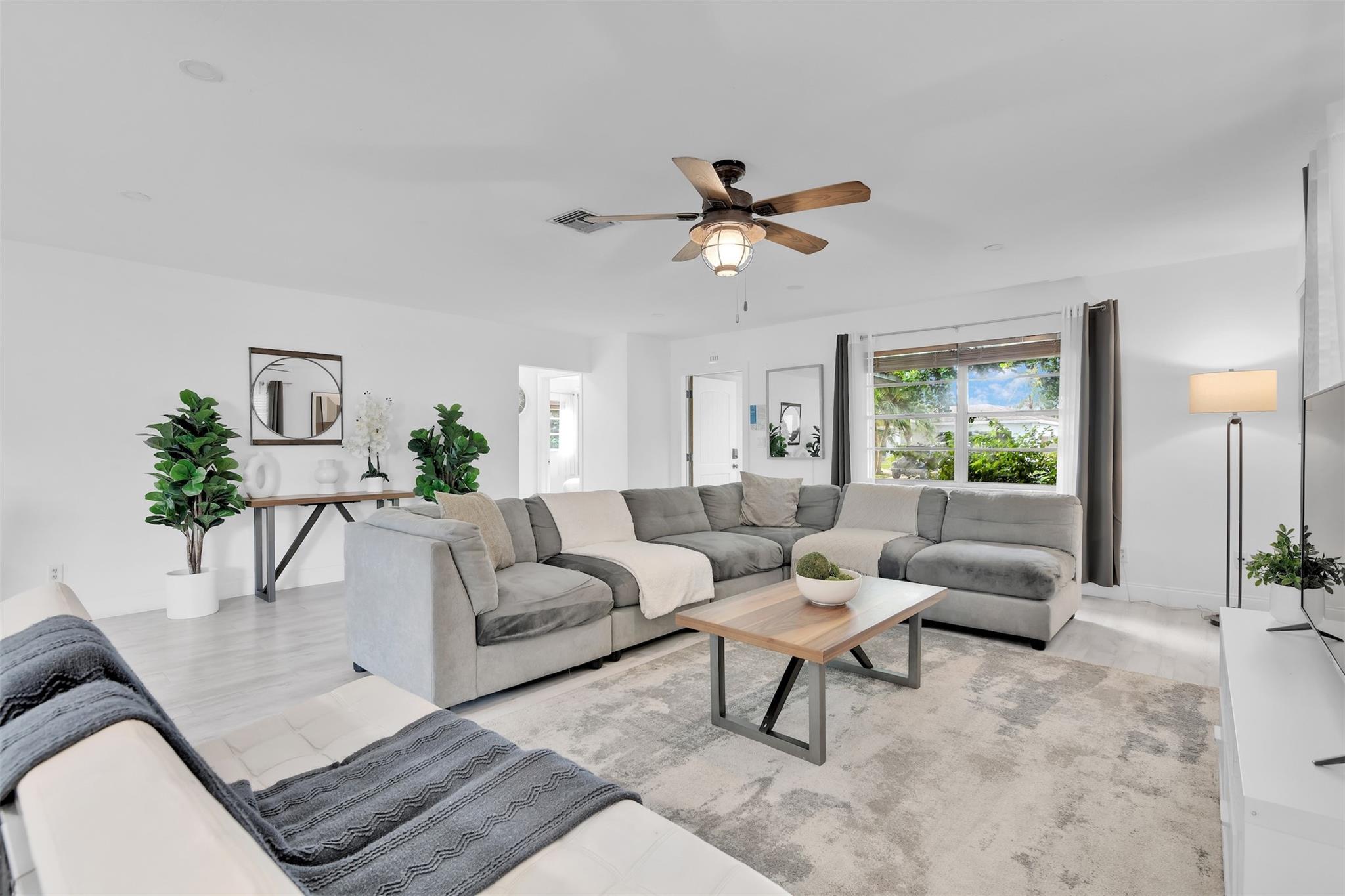 214 SE 6th St Dania Beach, FL 33004