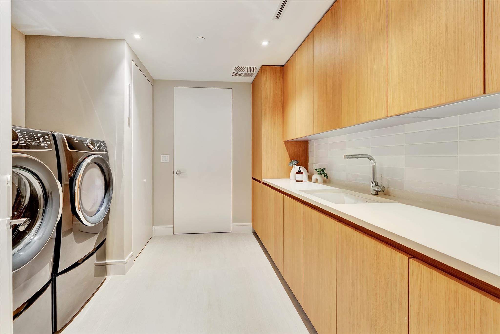 2241 SE 17th St #PH2 Fort Lauderdale, FL 33316