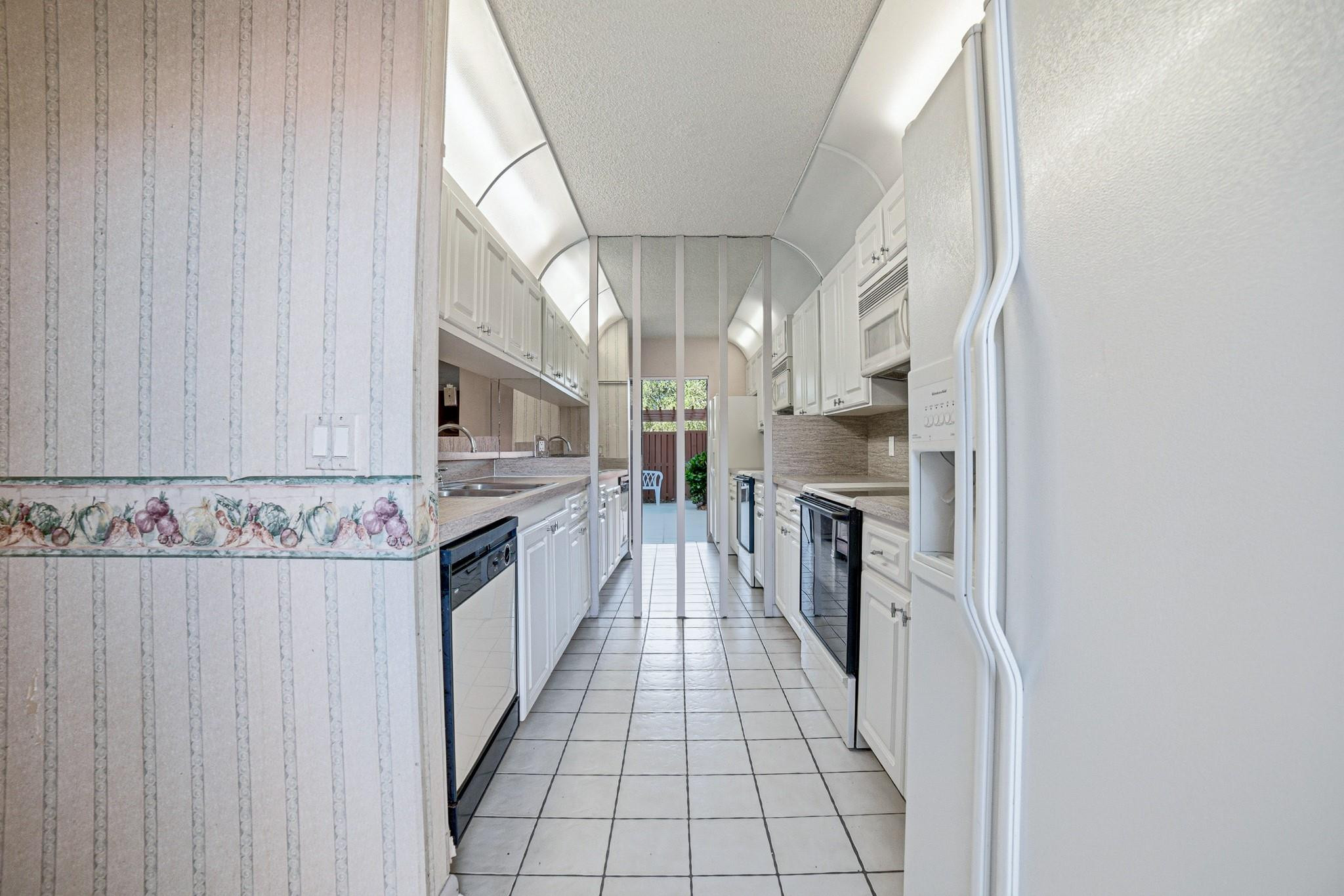 9101 SW 19th Pl #B Davie, FL 33324