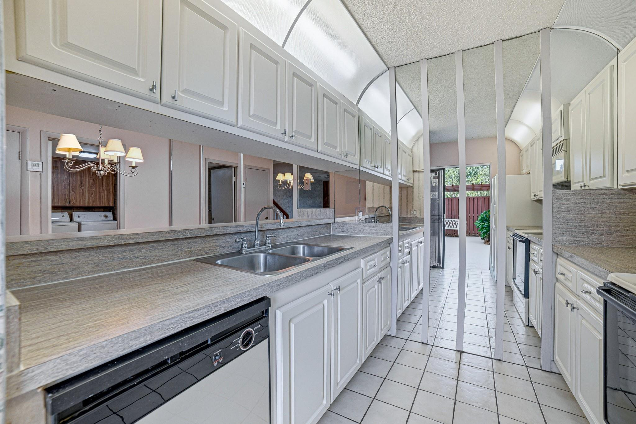 9101 SW 19th Pl #B Davie, FL 33324