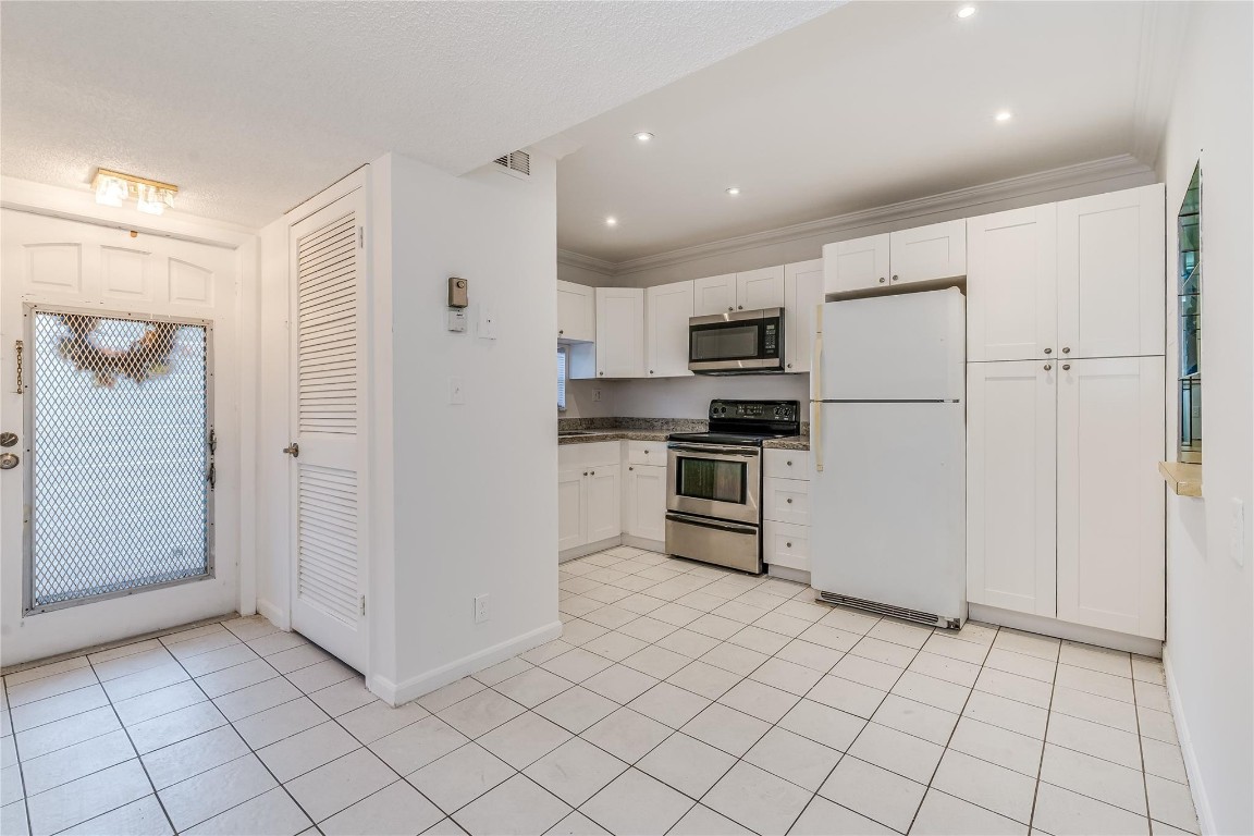 8940 S Hollybrook #307