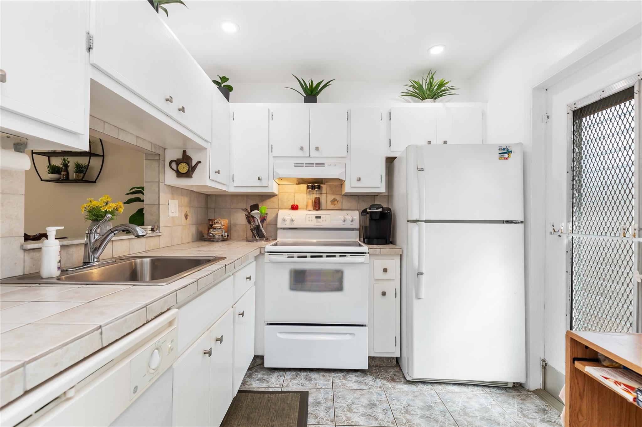 4441 NW 16th St #J110 Fort Lauderdale, FL 33313