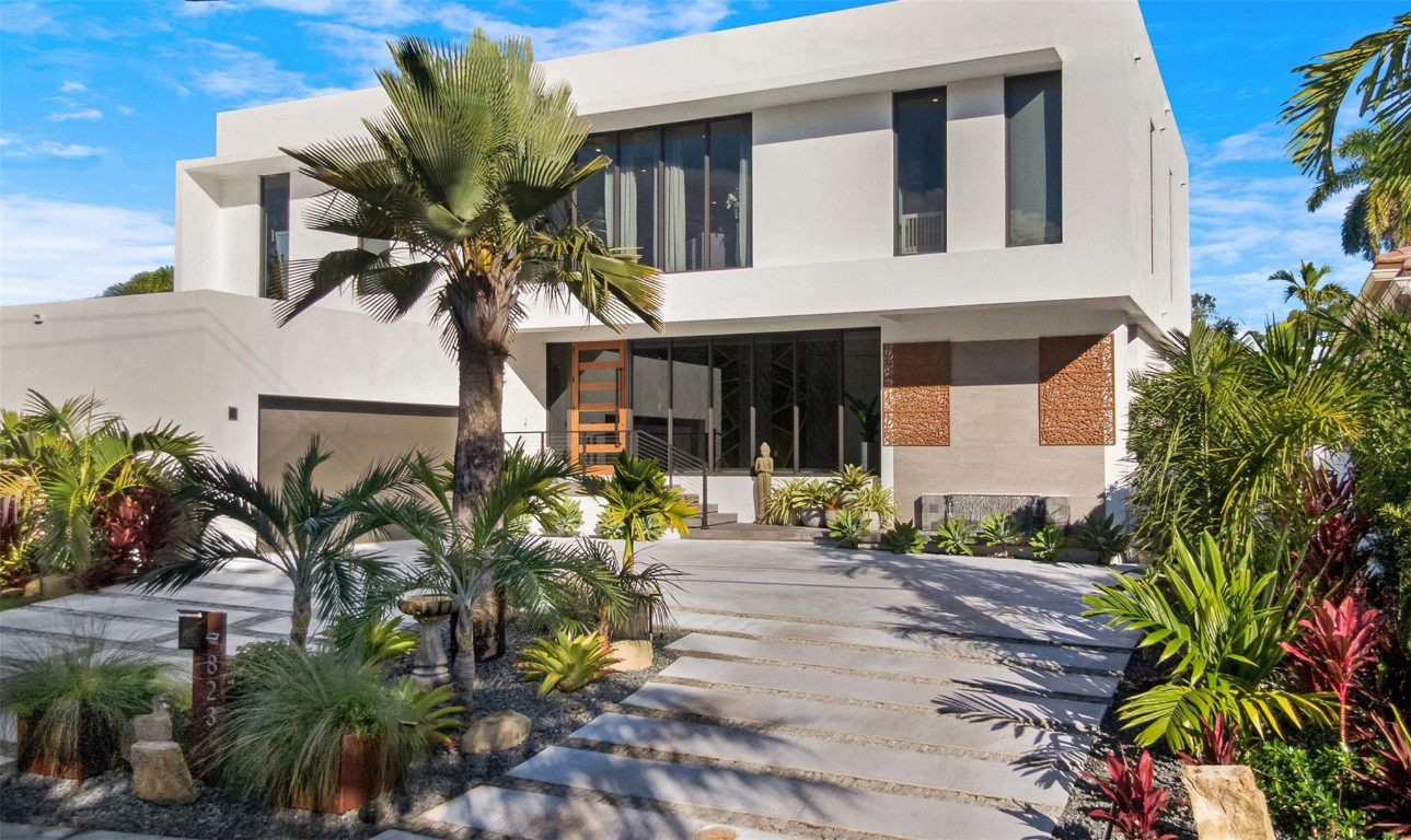 823 Ponce De Leon Fort Lauderdale, FL 33316