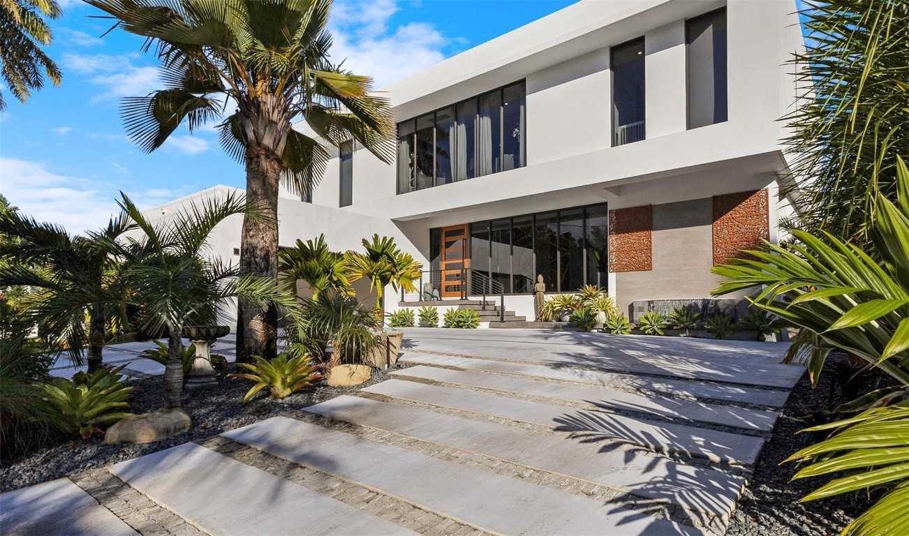 823 Ponce De Leon Fort Lauderdale, FL 33316