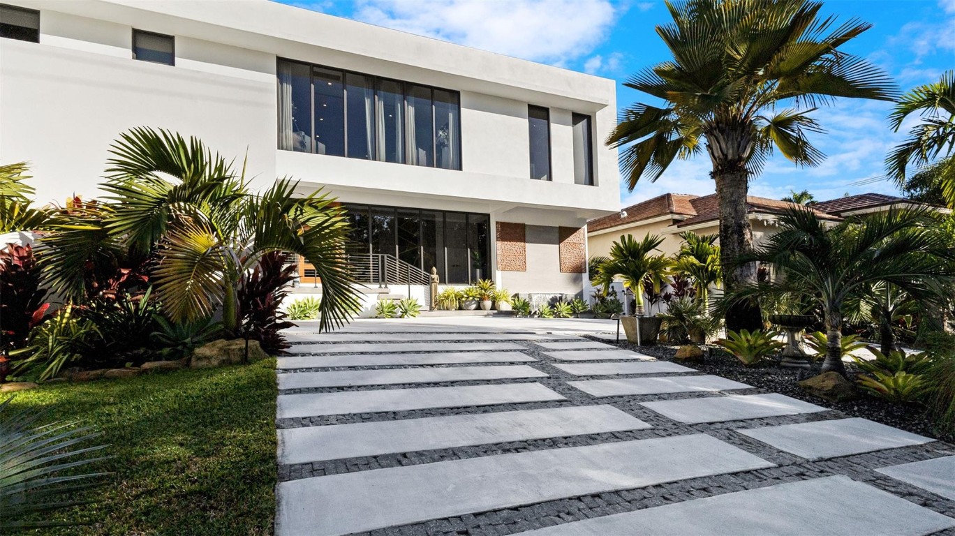 823 Ponce De Leon Fort Lauderdale, FL 33316