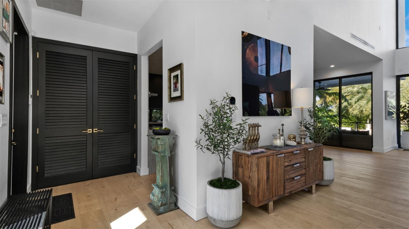 823 Ponce De Leon Fort Lauderdale, FL 33316