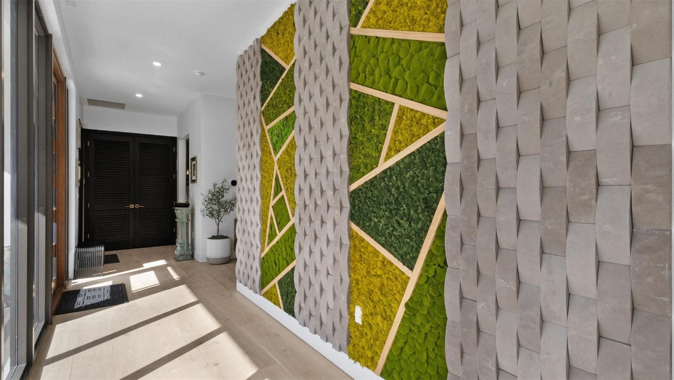 823 Ponce De Leon Fort Lauderdale, FL 33316