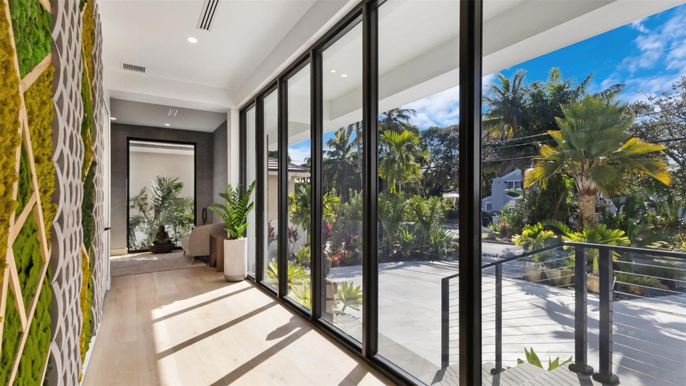 823 Ponce De Leon Fort Lauderdale, FL 33316