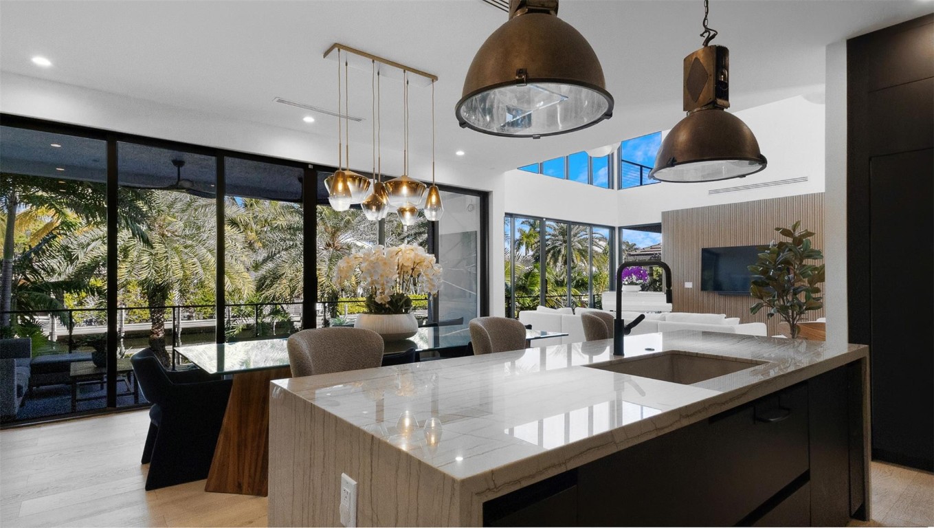 823 Ponce De Leon Fort Lauderdale, FL 33316