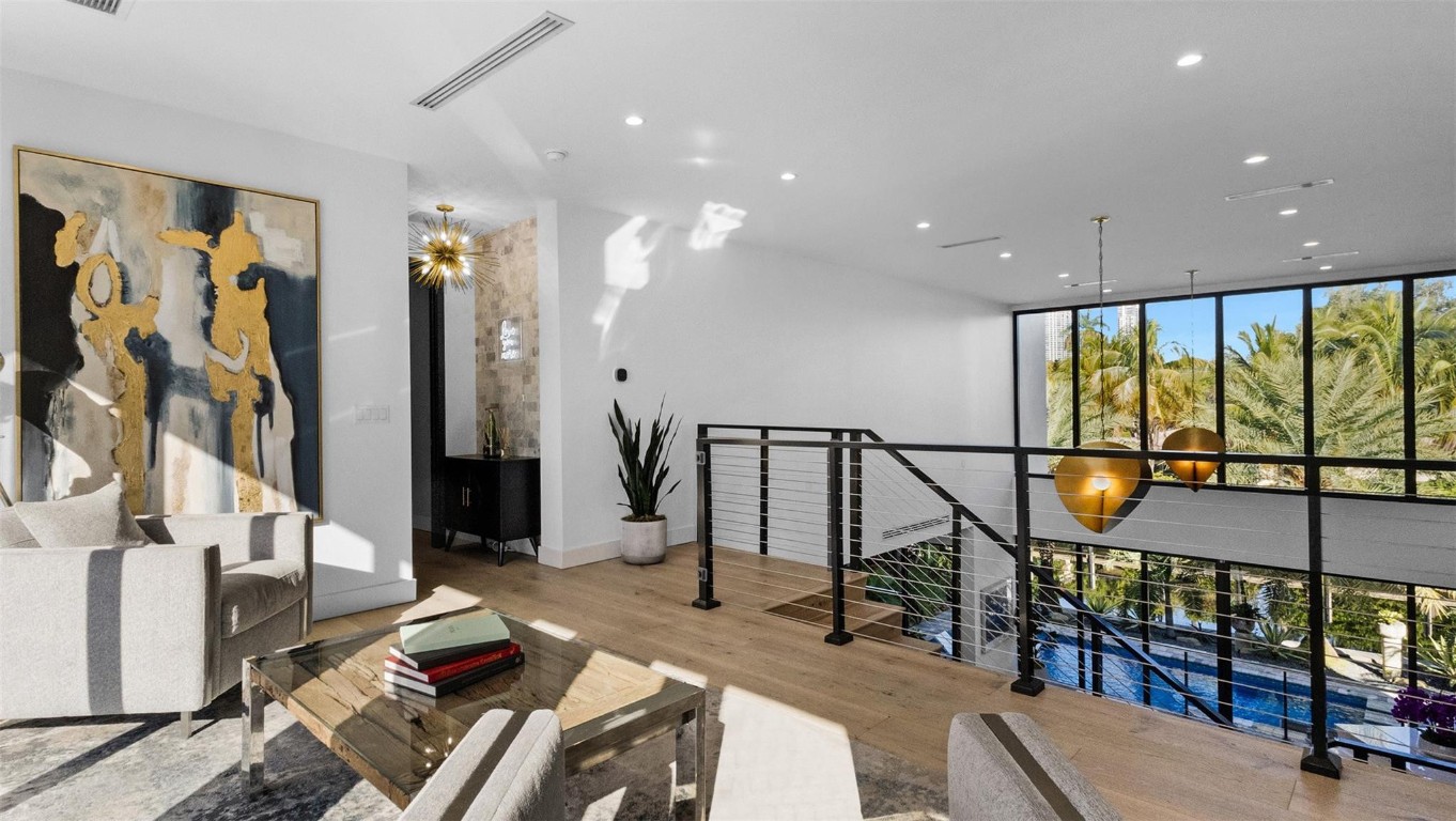 823 Ponce De Leon Fort Lauderdale, FL 33316