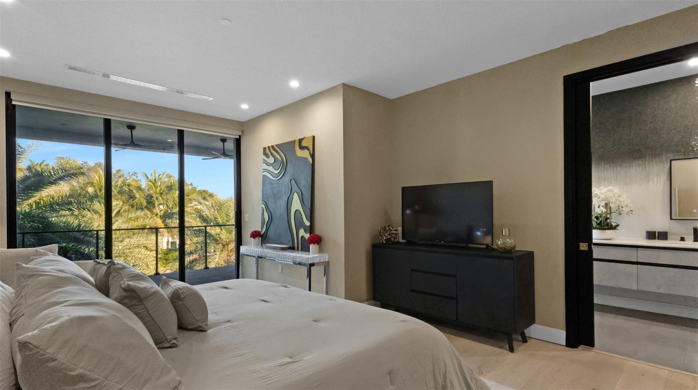 823 Ponce De Leon Fort Lauderdale, FL 33316