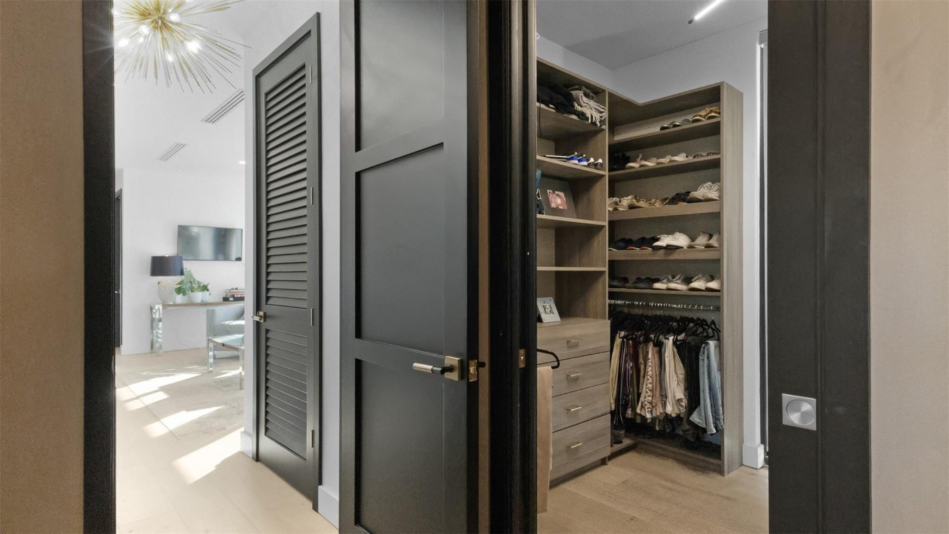 823 Ponce De Leon Fort Lauderdale, FL 33316