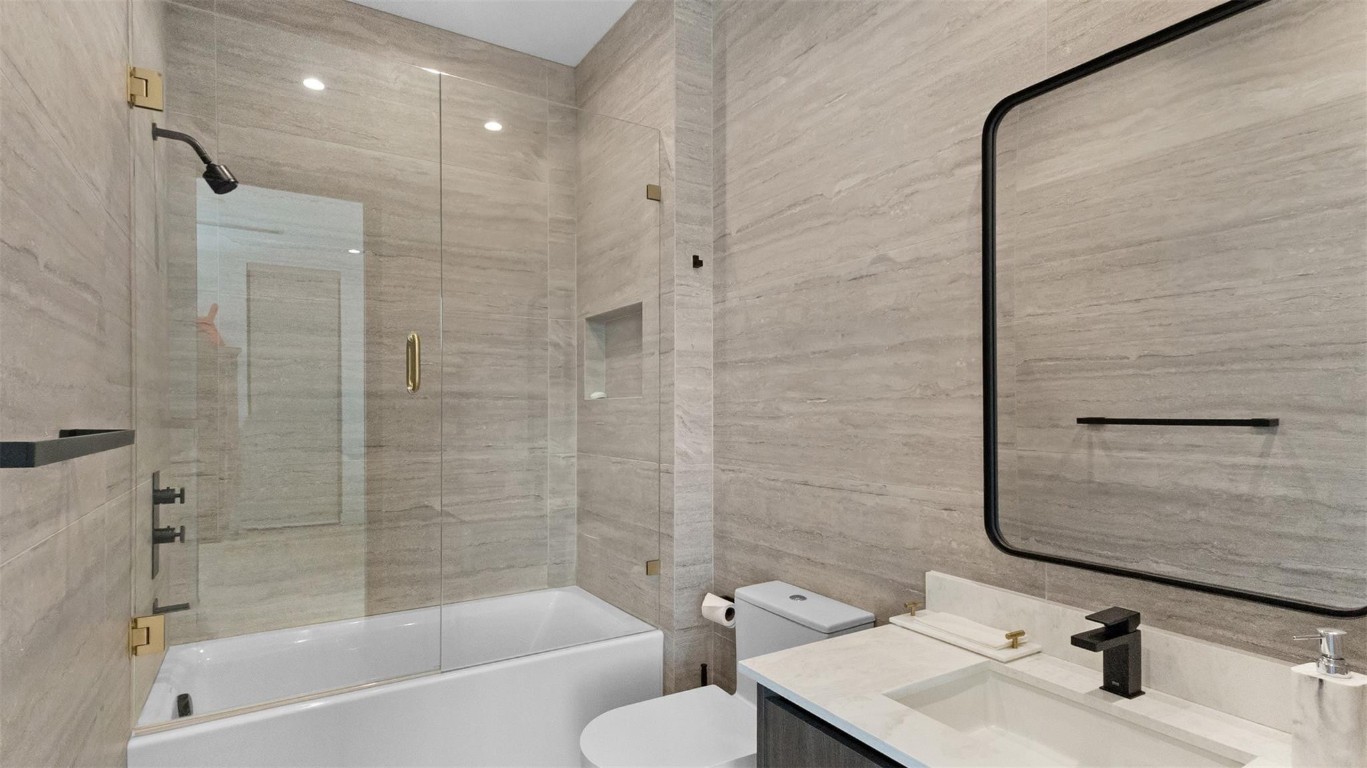 823 Ponce De Leon Fort Lauderdale, FL 33316