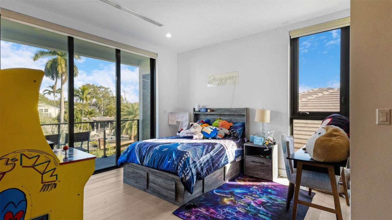 823 Ponce De Leon Fort Lauderdale, FL 33316