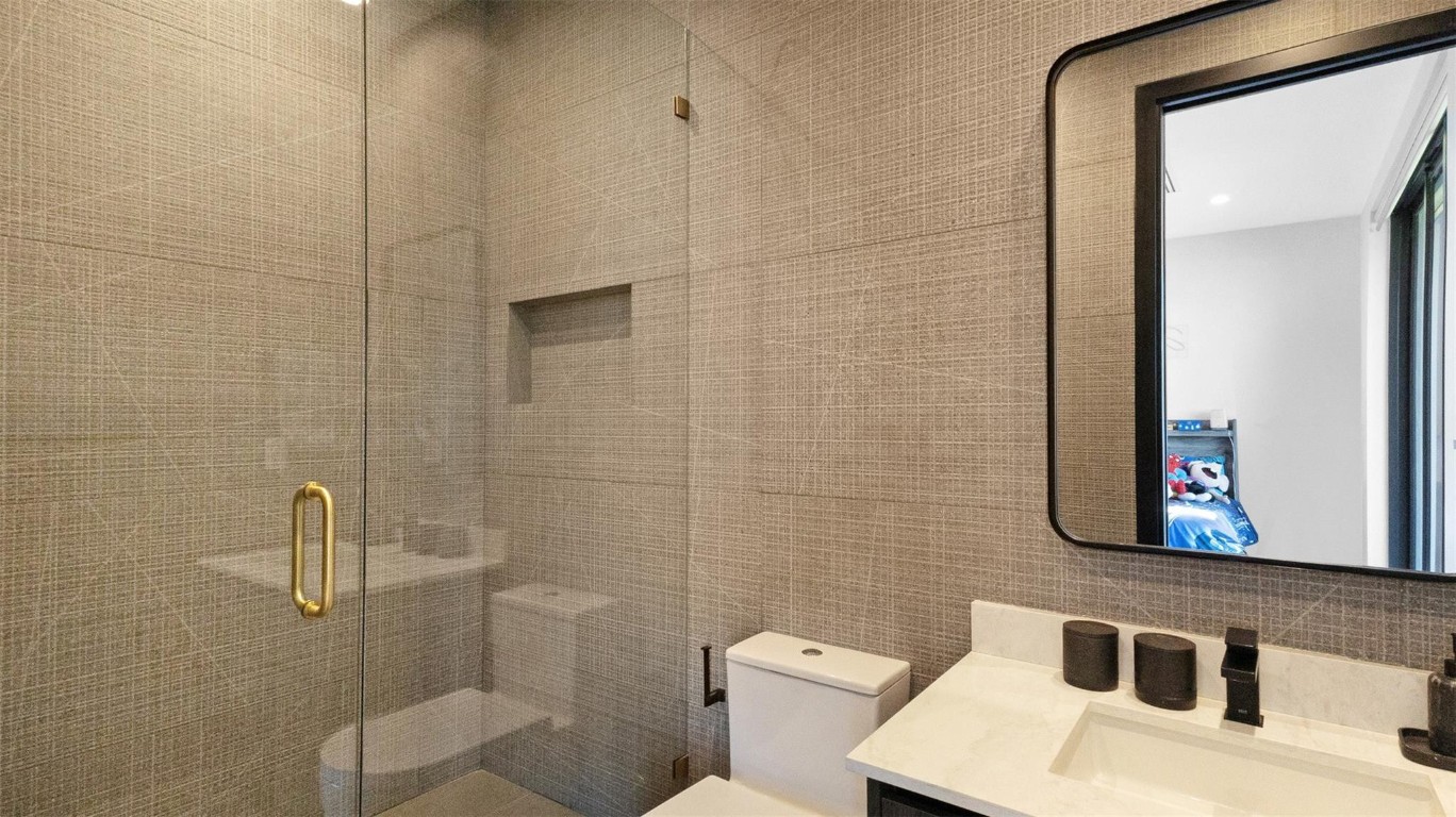 823 Ponce De Leon Fort Lauderdale, FL 33316