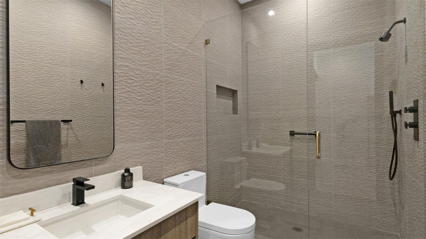 823 Ponce De Leon Fort Lauderdale, FL 33316