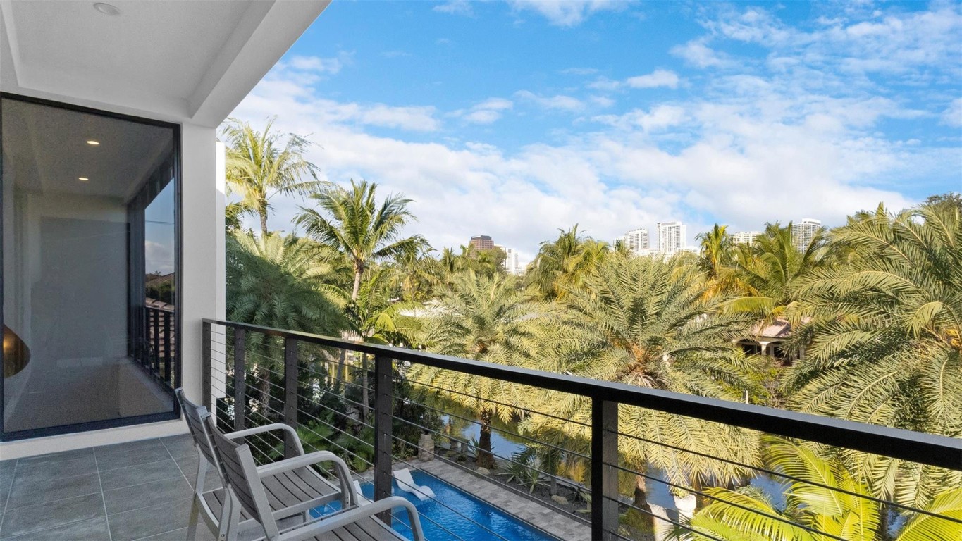 823 Ponce De Leon Fort Lauderdale, FL 33316