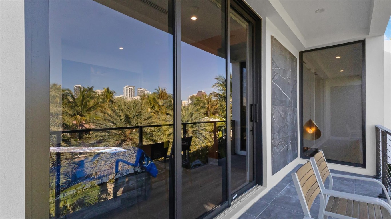 823 Ponce De Leon Fort Lauderdale, FL 33316