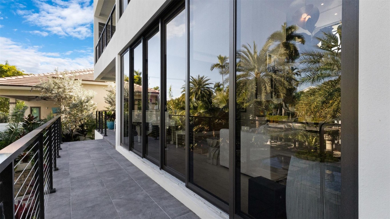 823 Ponce De Leon Fort Lauderdale, FL 33316