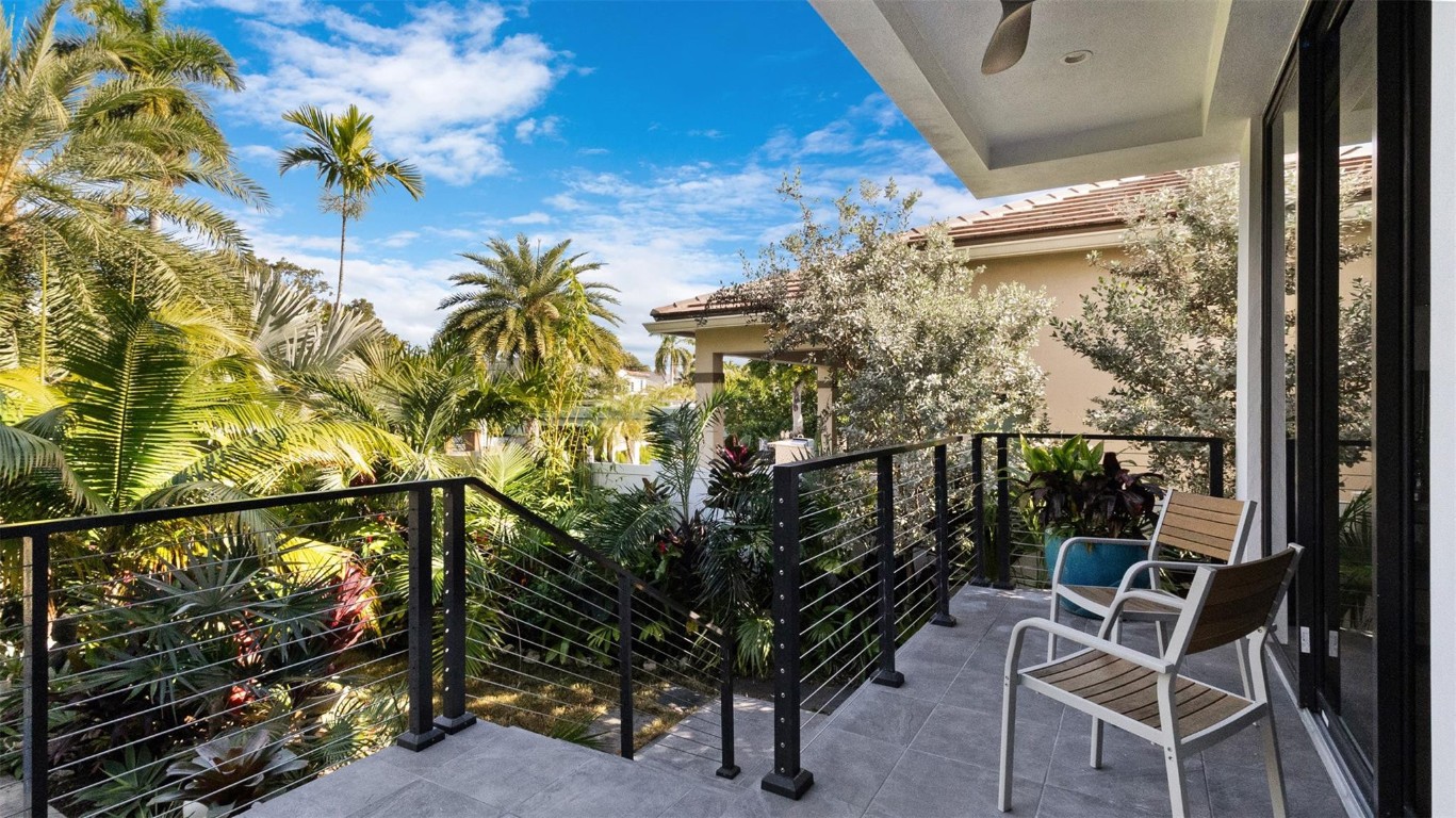 823 Ponce De Leon Fort Lauderdale, FL 33316