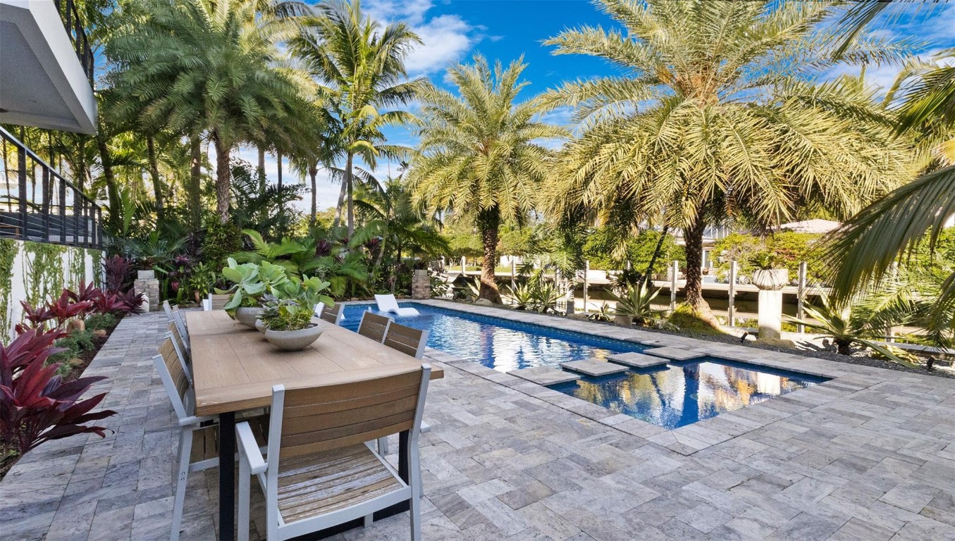 823 Ponce De Leon Fort Lauderdale, FL 33316