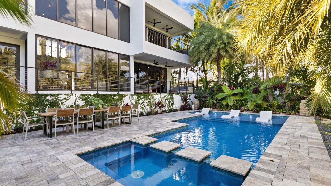 823 Ponce De Leon Fort Lauderdale, FL 33316